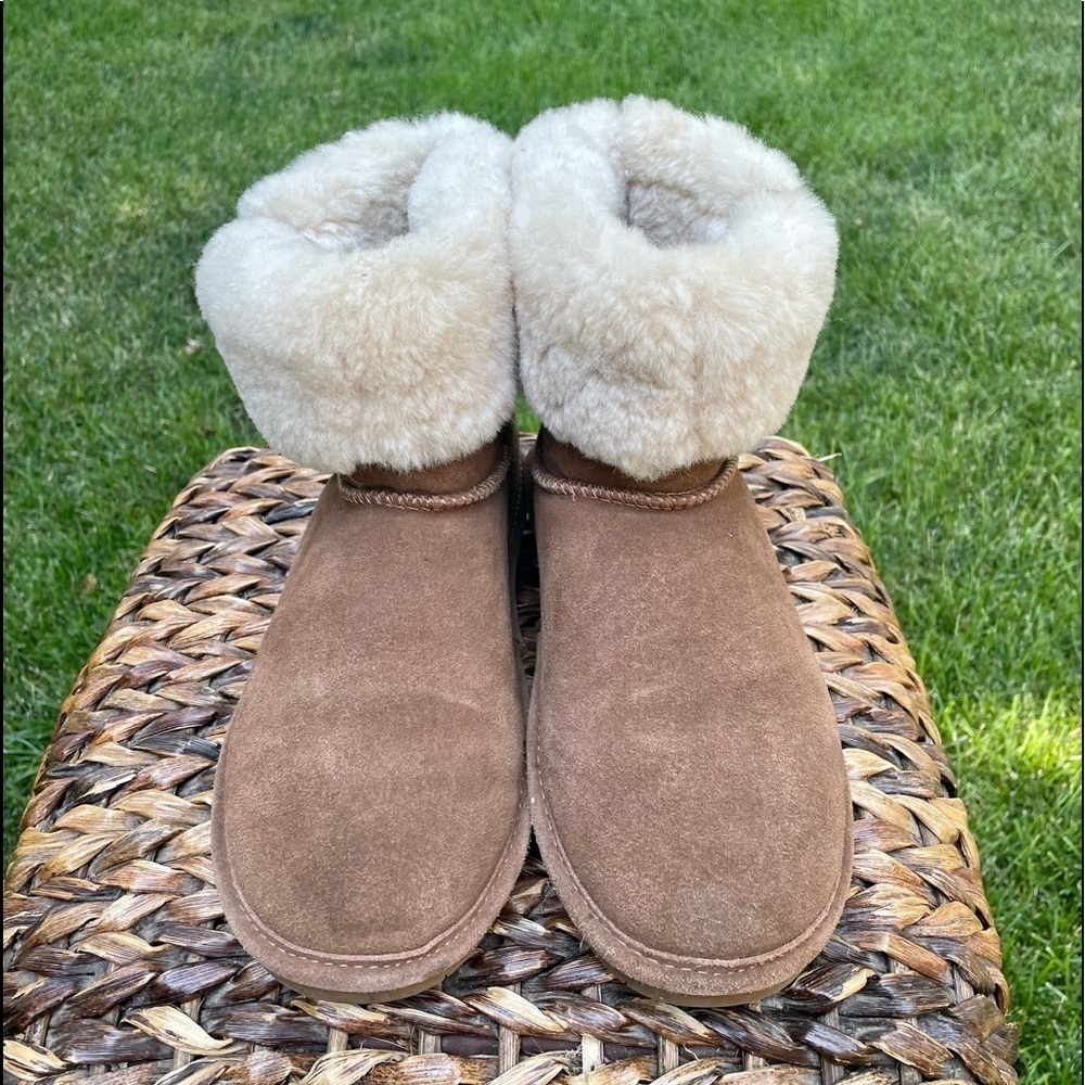 Bearpaw Womens Abby 6" Cuffed Shearling Short Boot with Buckle Detail Size 9